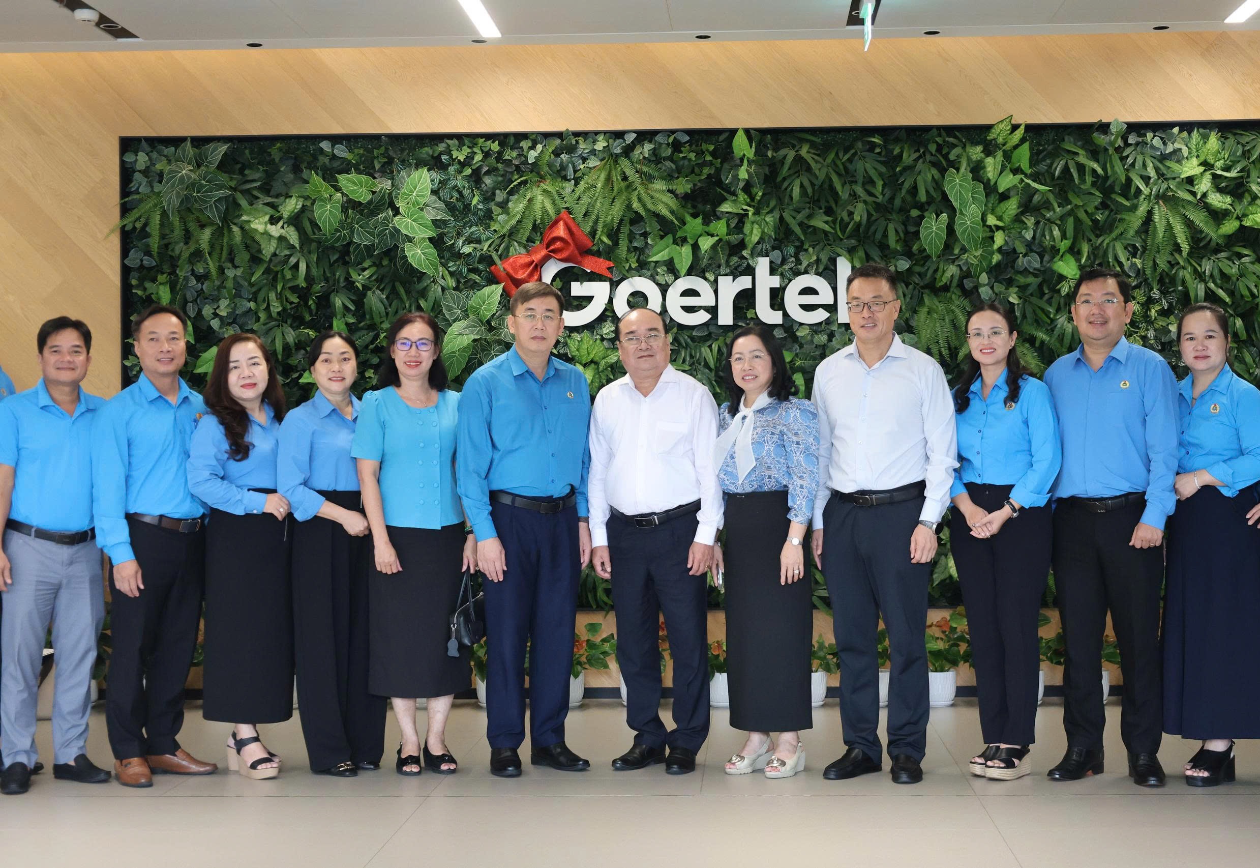 Phó Chủ tịch Tổng Liên đoàn Lao động Việt Nam Thái Thu Xương đến thăm và làm việc tại Goertek Việt Nam